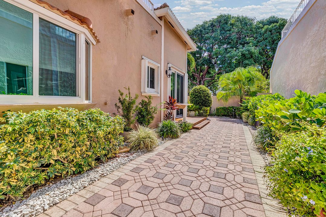 For Sale: $1,189,000 (3 beds, 2 baths, 2038 Square Feet)