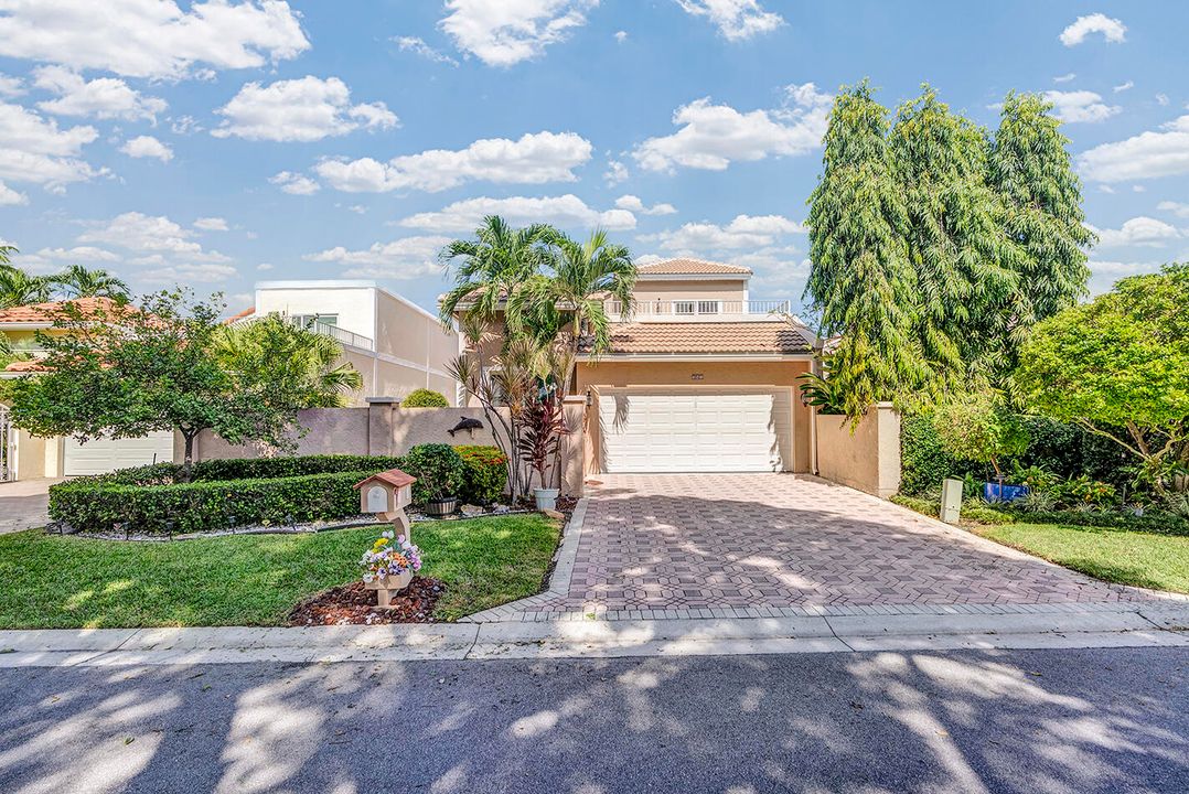 For Sale: $1,189,000 (3 beds, 2 baths, 2038 Square Feet)