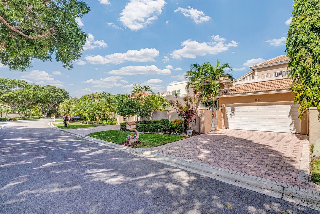 For Sale: $1,189,000 (3 beds, 2 baths, 2038 Square Feet)
