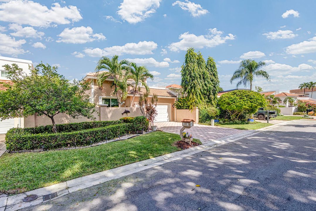 For Sale: $1,189,000 (3 beds, 2 baths, 2038 Square Feet)