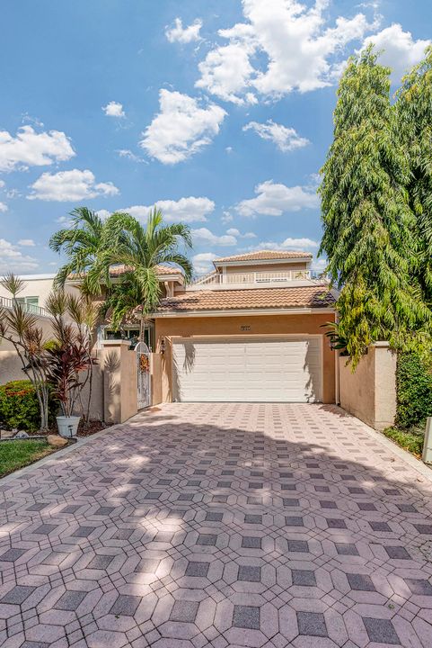 For Sale: $1,189,000 (3 beds, 2 baths, 2038 Square Feet)