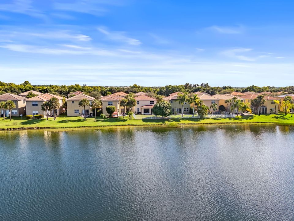 For Sale: $400,000 (4 beds, 2 baths, 2071 Square Feet)