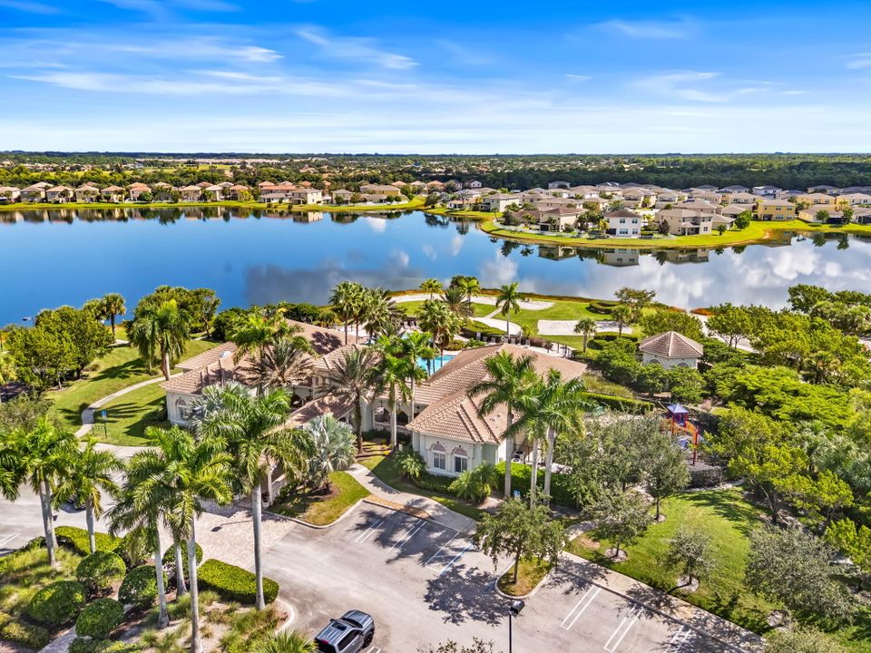 For Sale: $400,000 (4 beds, 2 baths, 2071 Square Feet)