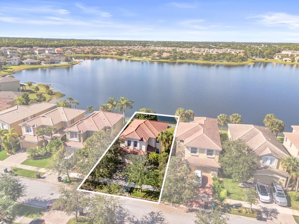 For Sale: $400,000 (4 beds, 2 baths, 2071 Square Feet)