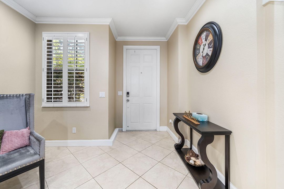 For Sale: $400,000 (4 beds, 2 baths, 2071 Square Feet)