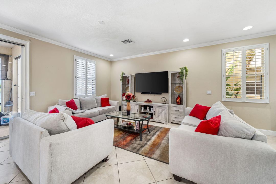 For Sale: $400,000 (4 beds, 2 baths, 2071 Square Feet)