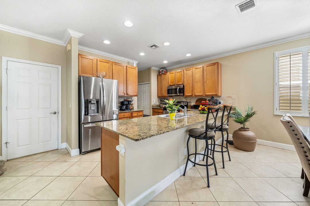 For Sale: $400,000 (4 beds, 2 baths, 2071 Square Feet)