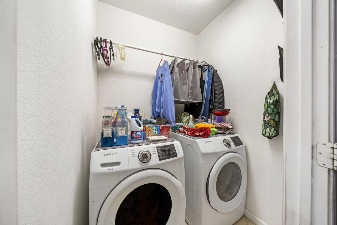 For Sale: $400,000 (4 beds, 2 baths, 2071 Square Feet)