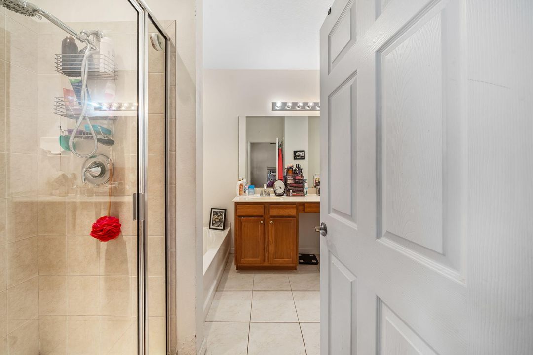 For Sale: $400,000 (4 beds, 2 baths, 2071 Square Feet)