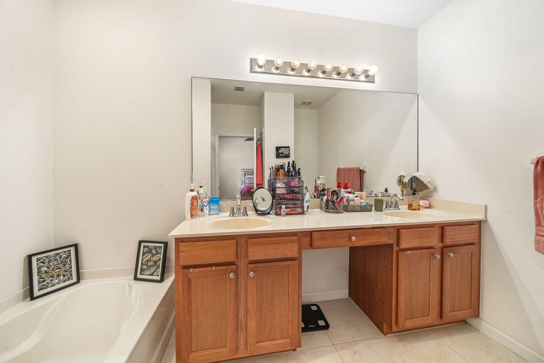For Sale: $400,000 (4 beds, 2 baths, 2071 Square Feet)