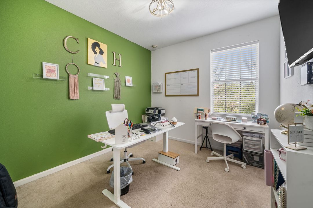 For Sale: $400,000 (4 beds, 2 baths, 2071 Square Feet)