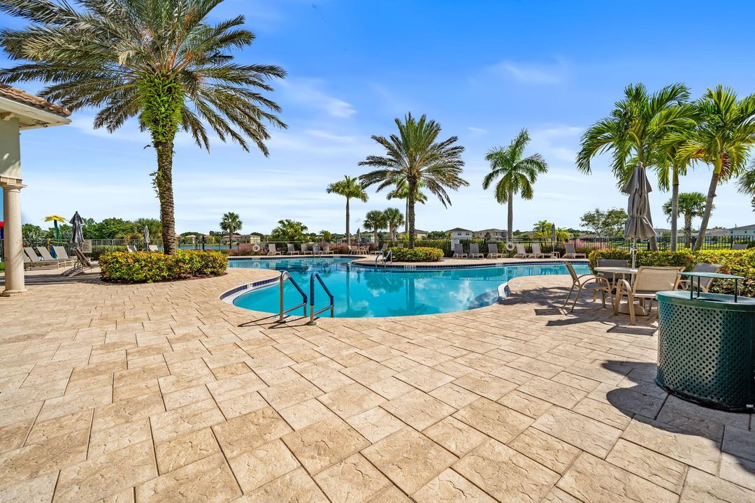 For Sale: $400,000 (4 beds, 2 baths, 2071 Square Feet)