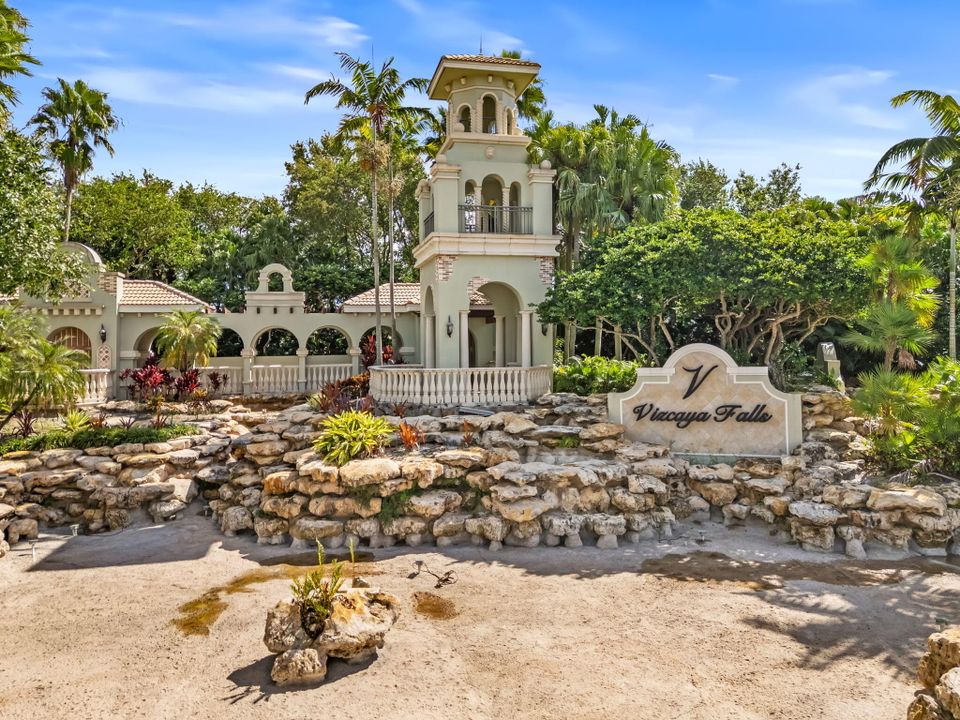 For Sale: $400,000 (4 beds, 2 baths, 2071 Square Feet)