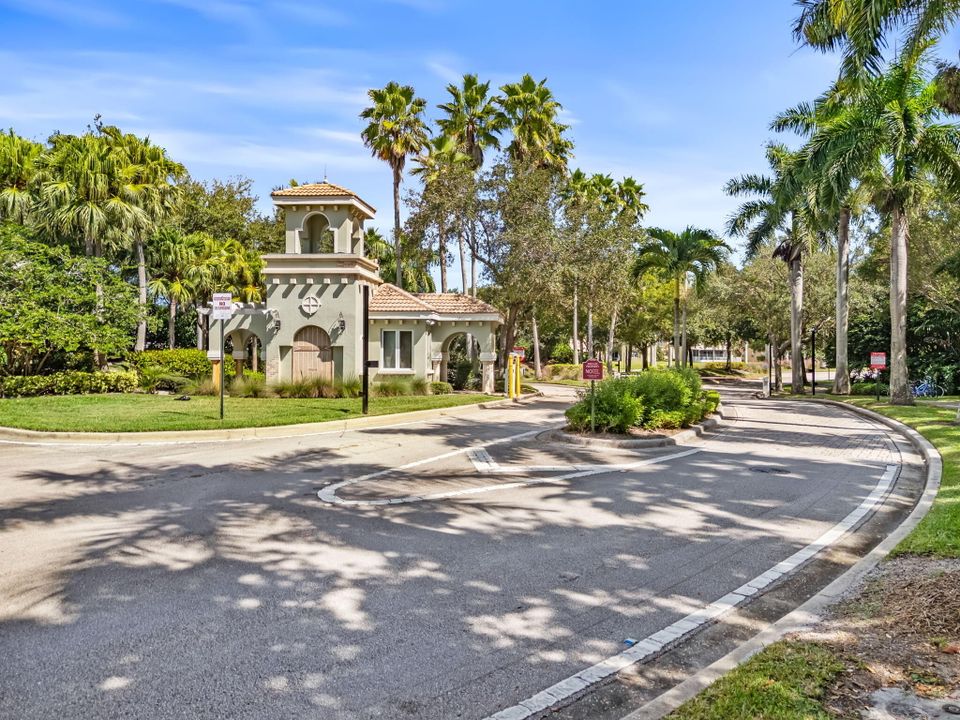 For Sale: $400,000 (4 beds, 2 baths, 2071 Square Feet)