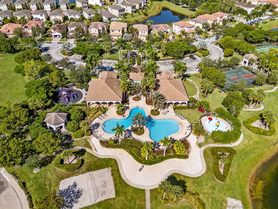 For Sale: $400,000 (4 beds, 2 baths, 2071 Square Feet)