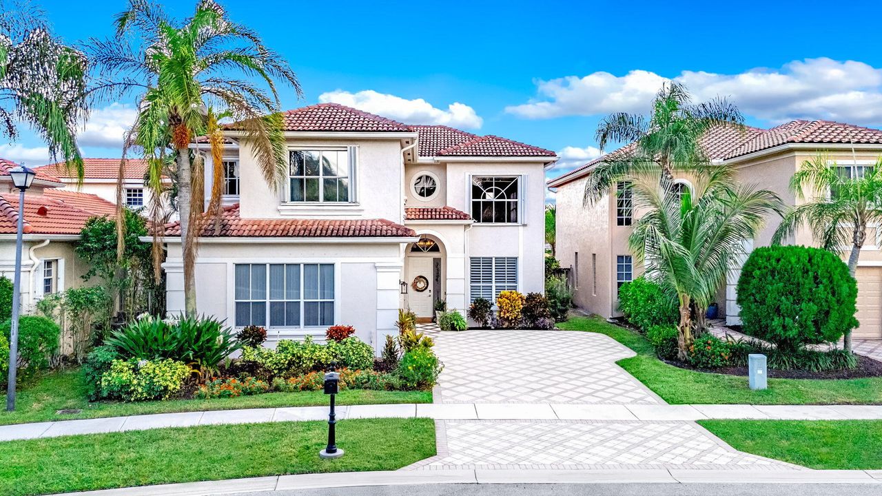 For Sale: $749,900 (4 beds, 2 baths, 2476 Square Feet)