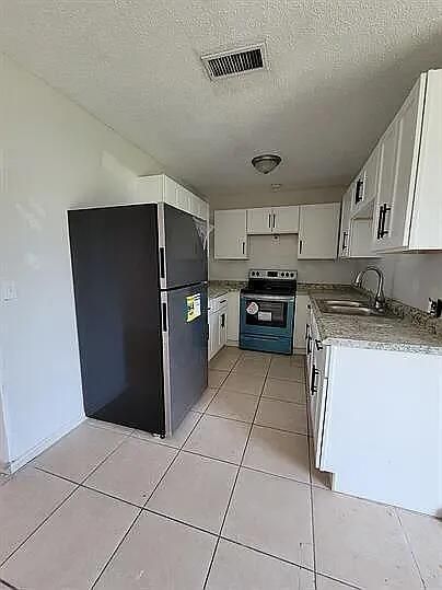 For Rent: $1,700 (2 beds, 1 baths, 841 Square Feet)
