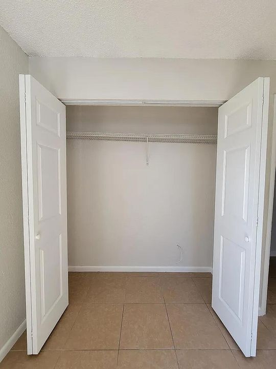 For Rent: $1,700 (2 beds, 1 baths, 841 Square Feet)