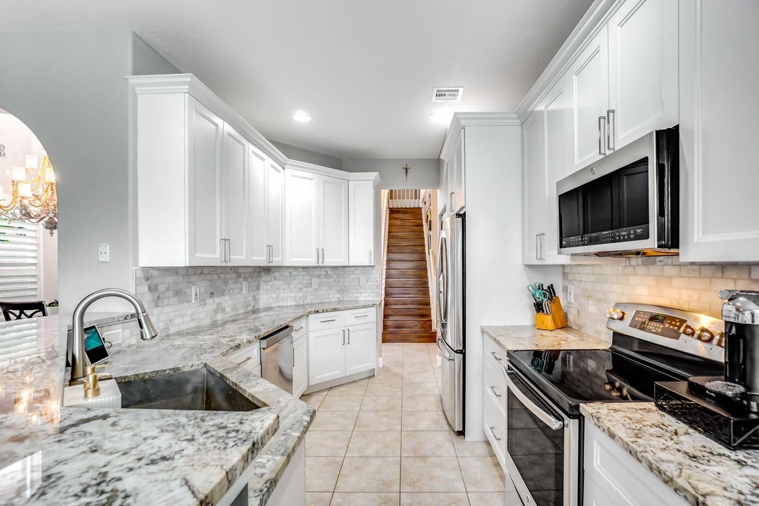 For Sale: $749,900 (4 beds, 2 baths, 2476 Square Feet)