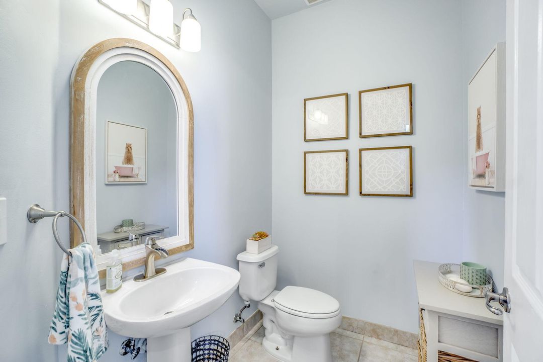 For Sale: $749,900 (4 beds, 2 baths, 2476 Square Feet)