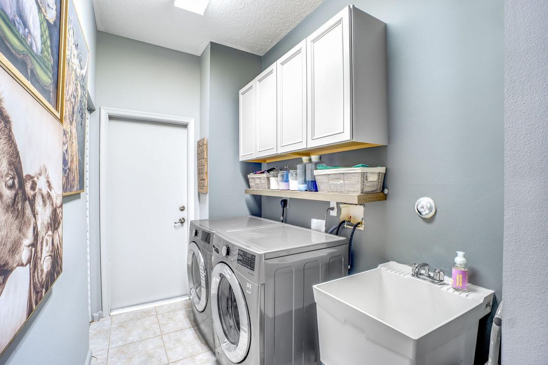 For Sale: $749,900 (4 beds, 2 baths, 2476 Square Feet)