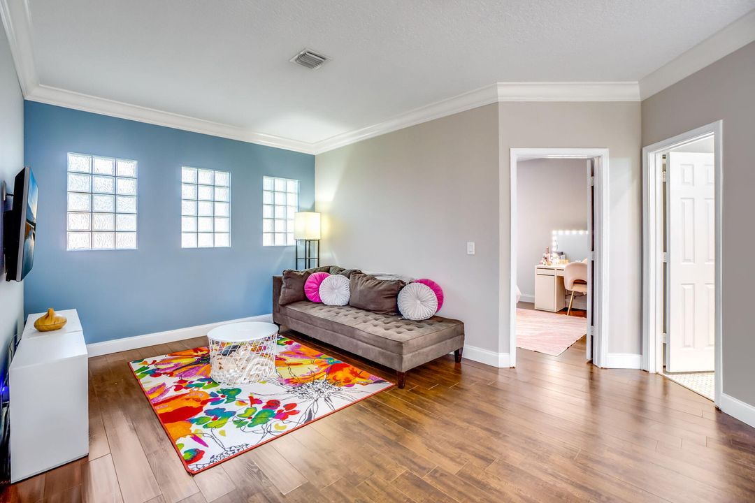 For Sale: $749,900 (4 beds, 2 baths, 2476 Square Feet)