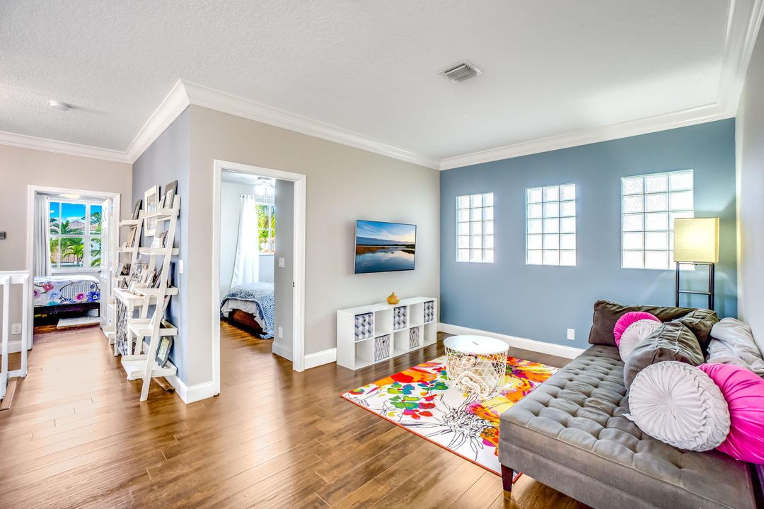 For Sale: $749,900 (4 beds, 2 baths, 2476 Square Feet)