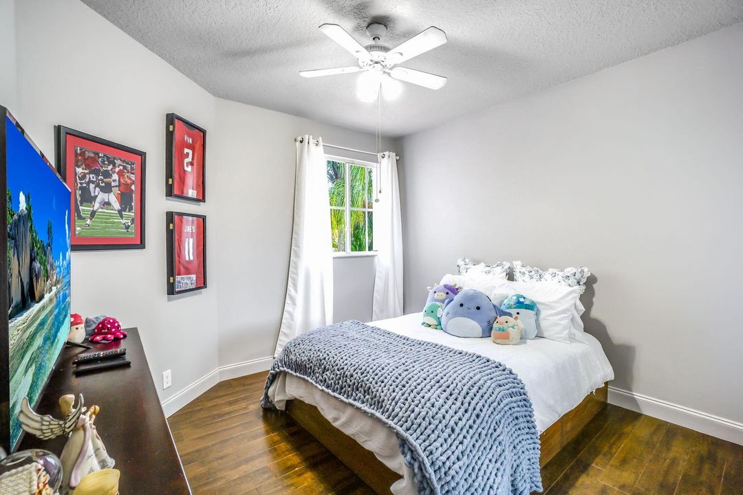 For Sale: $749,900 (4 beds, 2 baths, 2476 Square Feet)