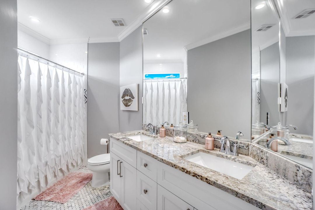 For Sale: $749,900 (4 beds, 2 baths, 2476 Square Feet)