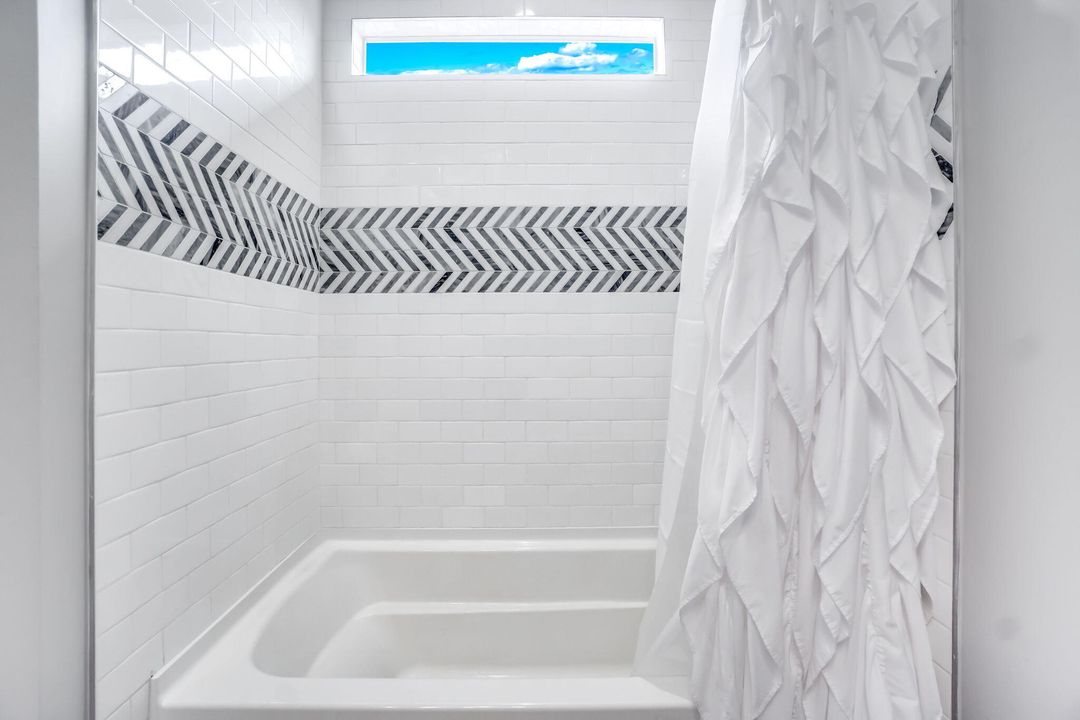 For Sale: $749,900 (4 beds, 2 baths, 2476 Square Feet)