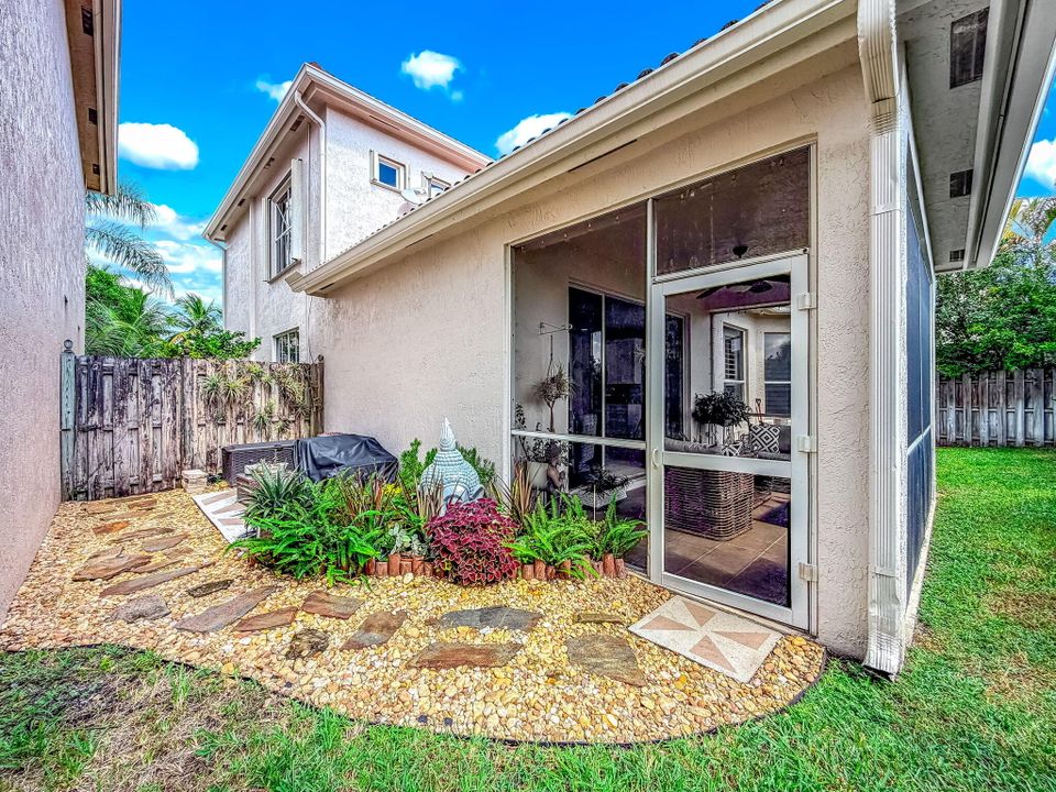 For Sale: $749,900 (4 beds, 2 baths, 2476 Square Feet)