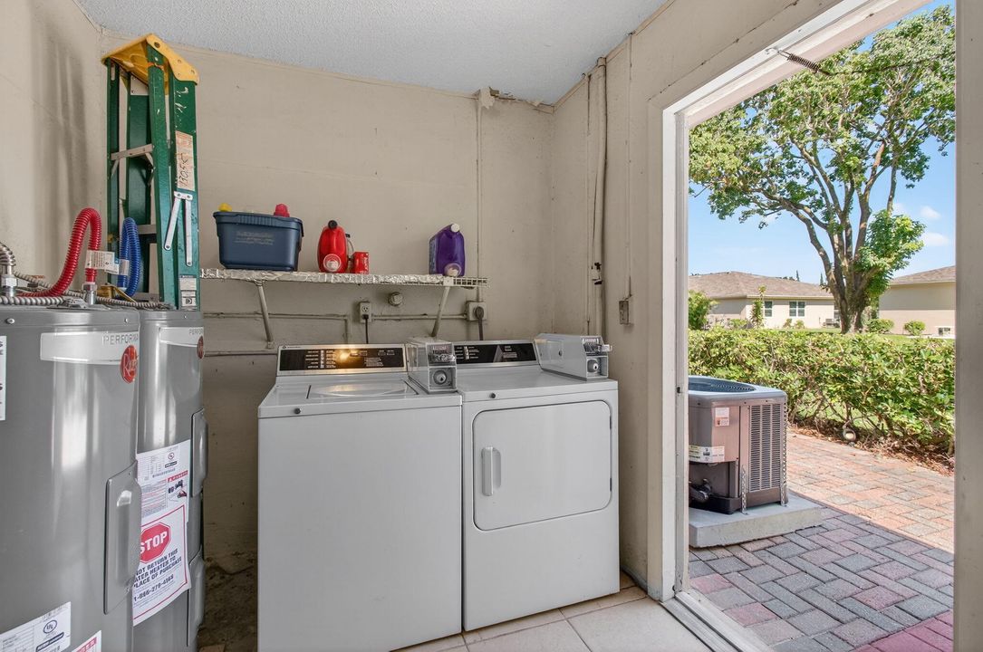 待售: $224,000 (2 贝兹, 2 浴室, 1137 平方英尺)