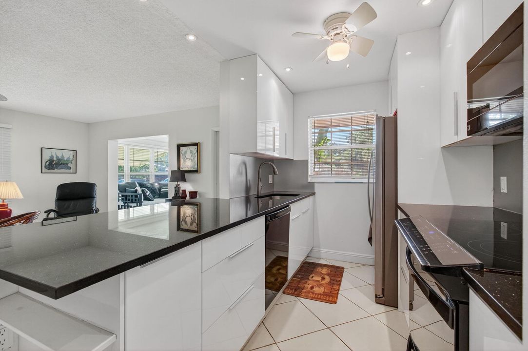 待售: $224,000 (2 贝兹, 2 浴室, 1137 平方英尺)