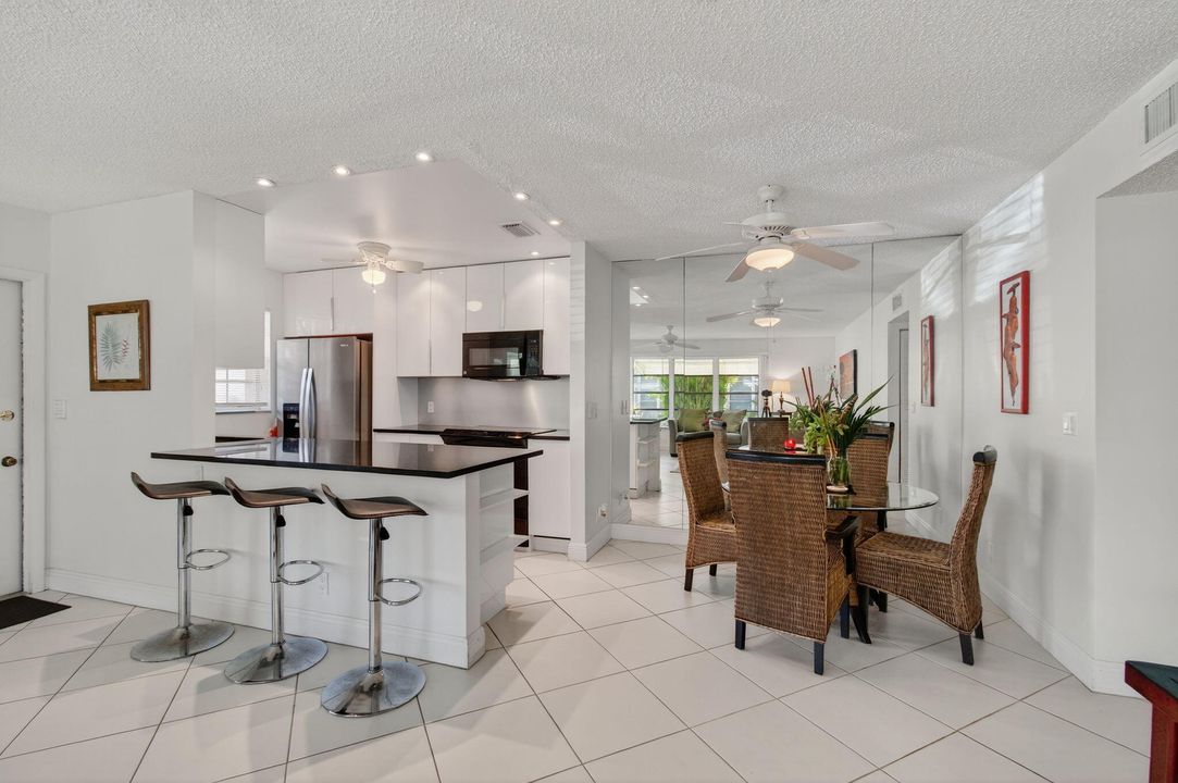 待售: $224,000 (2 贝兹, 2 浴室, 1137 平方英尺)