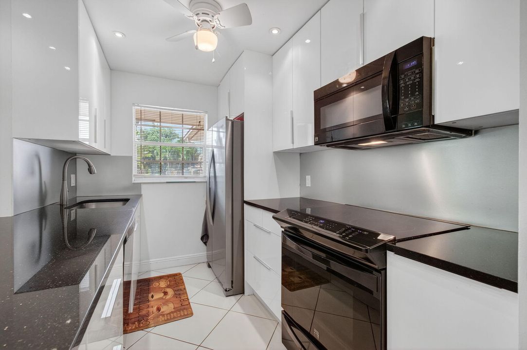 待售: $224,000 (2 贝兹, 2 浴室, 1137 平方英尺)