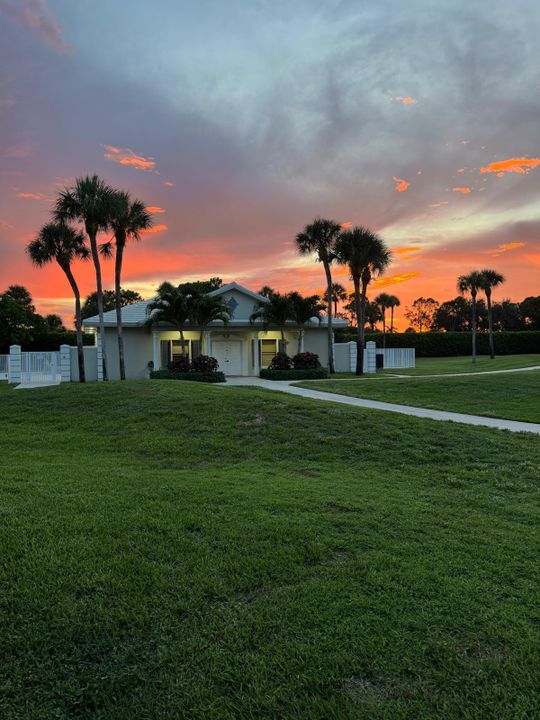 For Rent: $2,200 (2 beds, 2 baths, 1348 Square Feet)