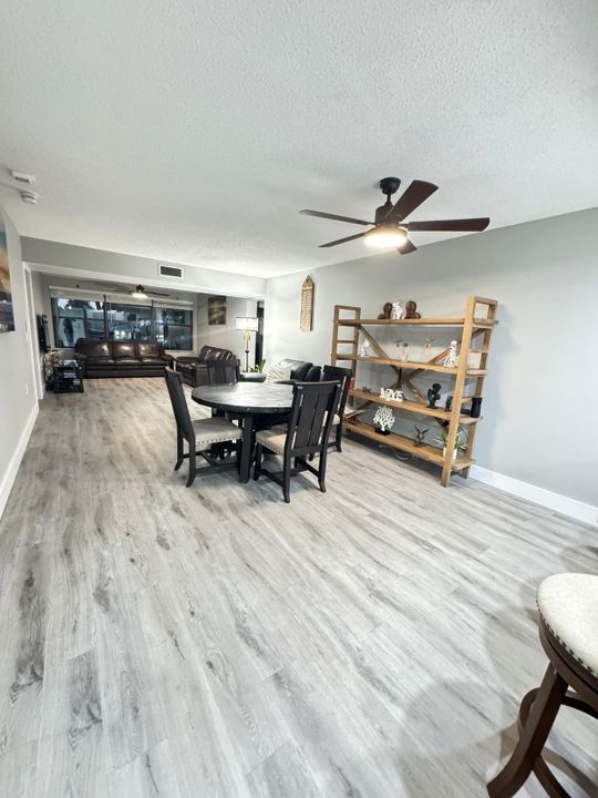 For Rent: $2,200 (2 beds, 2 baths, 1348 Square Feet)