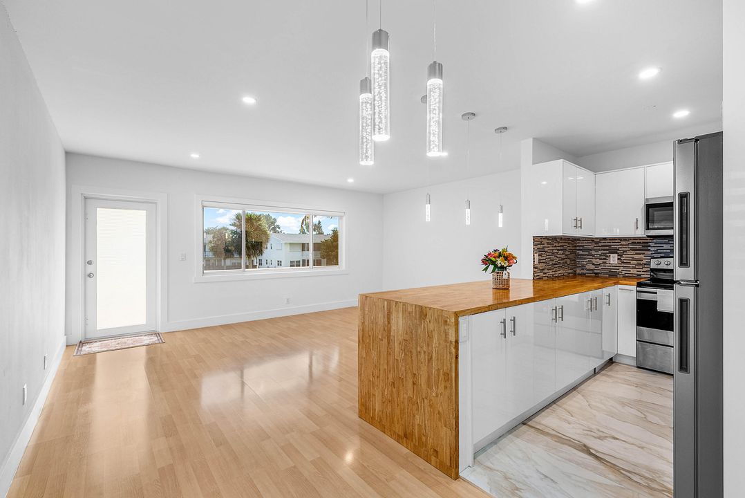 For Rent: $1,500 (1 beds, 1 baths, 646 Square Feet)