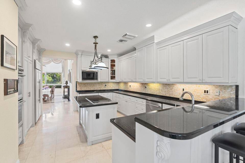 For Rent: $17,000 (5 beds, 4 baths, 4151 Square Feet)