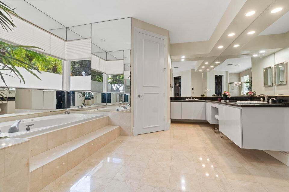 For Rent: $17,000 (5 beds, 4 baths, 4151 Square Feet)