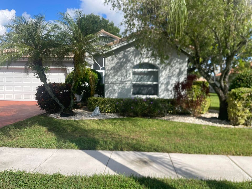 合同活跃: $529,900 (3 贝兹, 2 浴室, 2073 平方英尺)