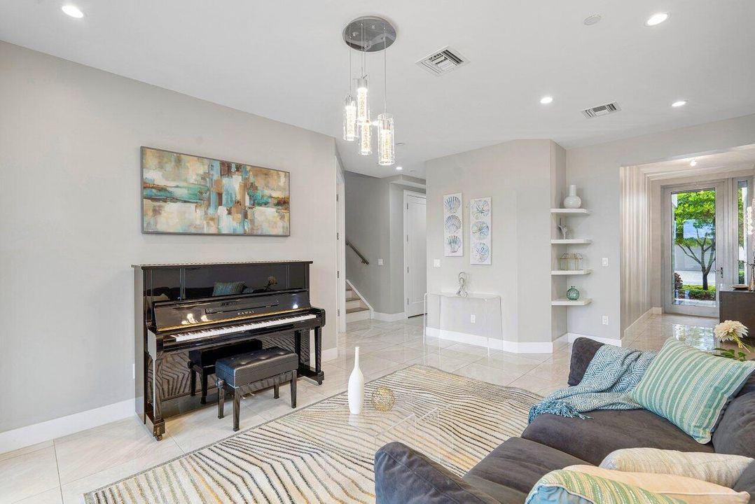 For Rent: $7,790 (3 beds, 3 baths, 2927 Square Feet)