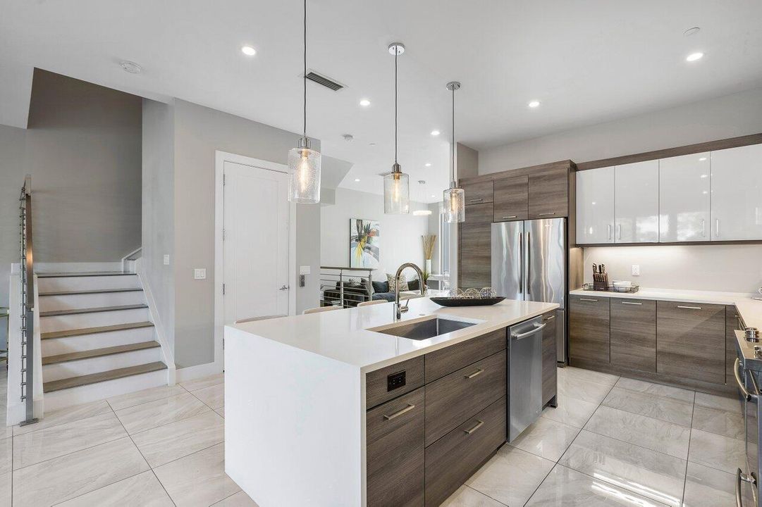 For Rent: $7,790 (3 beds, 3 baths, 2927 Square Feet)