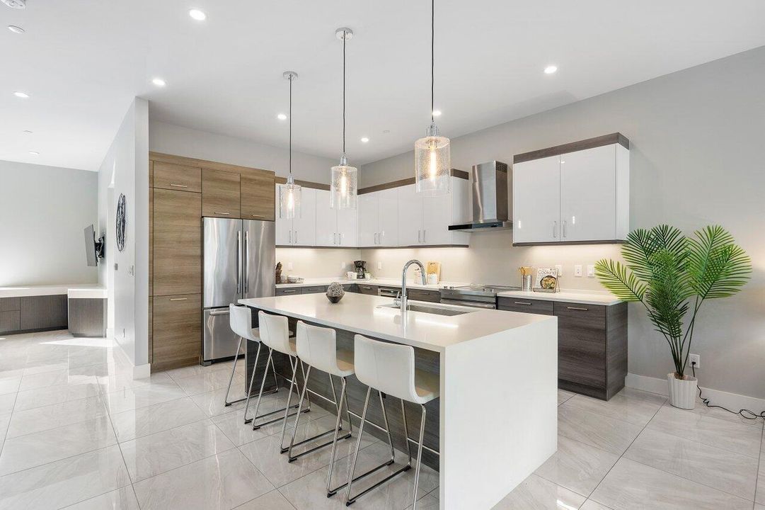 For Rent: $7,790 (3 beds, 3 baths, 2927 Square Feet)