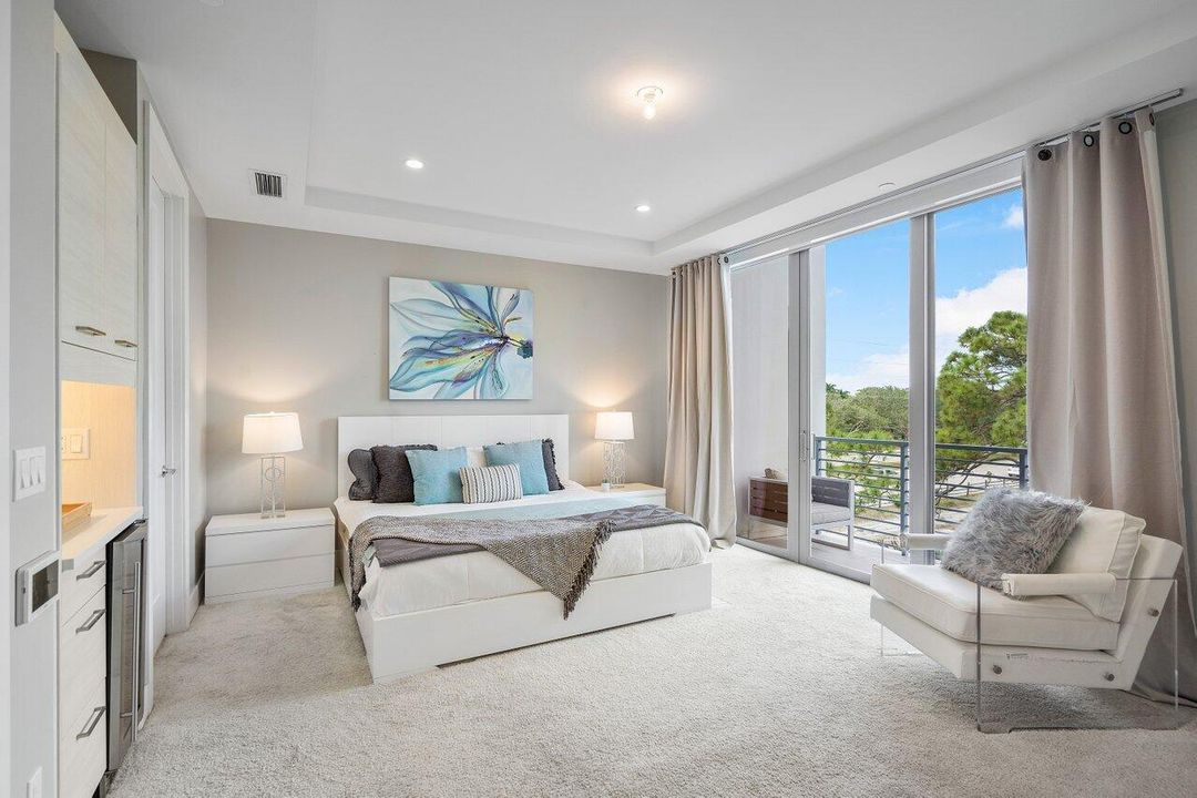 For Rent: $7,790 (3 beds, 3 baths, 2927 Square Feet)