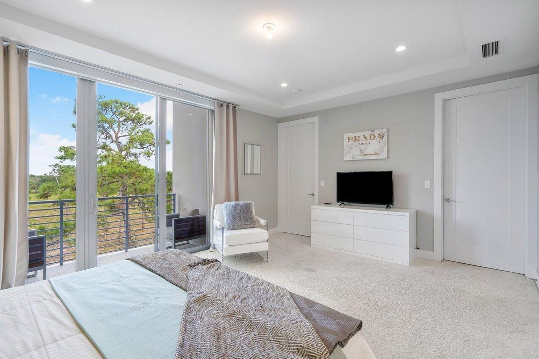 For Rent: $7,790 (3 beds, 3 baths, 2927 Square Feet)