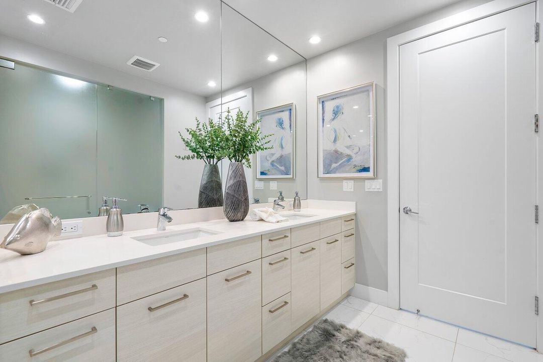 For Rent: $7,790 (3 beds, 3 baths, 2927 Square Feet)