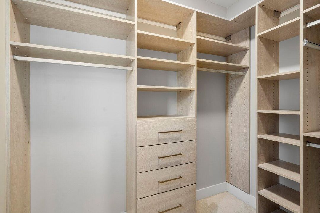 For Rent: $7,790 (3 beds, 3 baths, 2927 Square Feet)