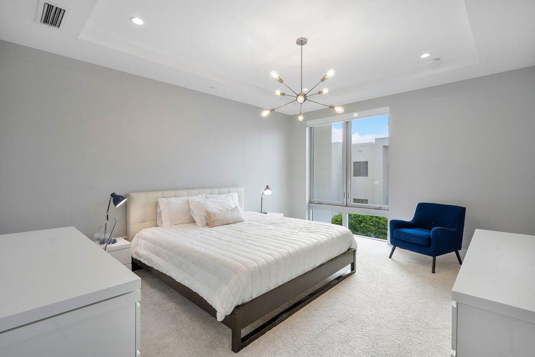 For Rent: $7,790 (3 beds, 3 baths, 2927 Square Feet)