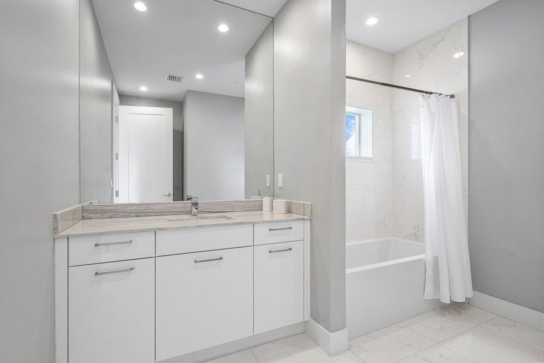 For Rent: $7,790 (3 beds, 3 baths, 2927 Square Feet)